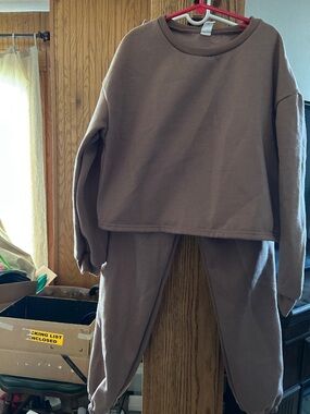 SHEIN Brown Crewneck Sweatshirt